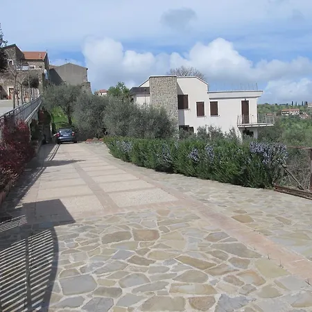 Via Visconti * أولياسترو تشيلنتو
