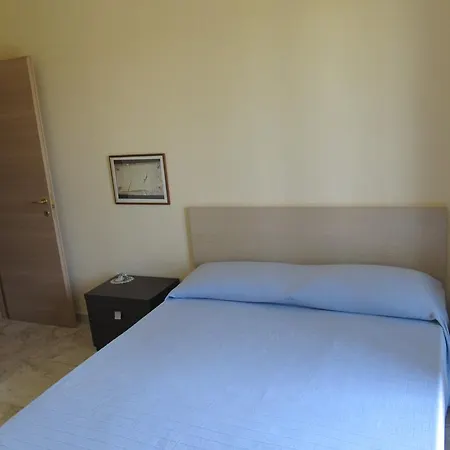 Via Visconti شقة